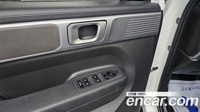 Hyundai Santa Fe 2024 — ფოტო 13/20