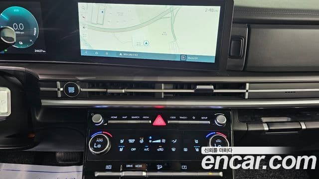 Hyundai Santa Fe 2024 — ფოტო 18/20