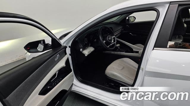 Hyundai Avante 2021 — ფოტო 8/20