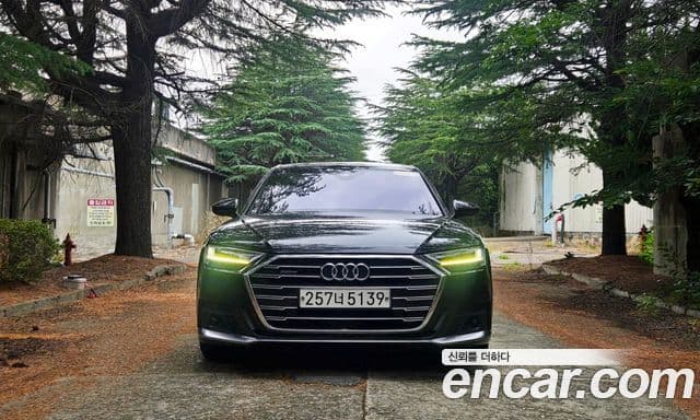 Audi A8 2020 — Фото 1/20