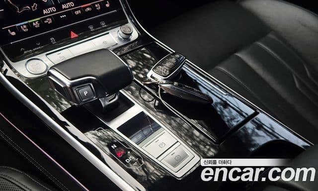 Audi A8 2020 — Фото 13/20