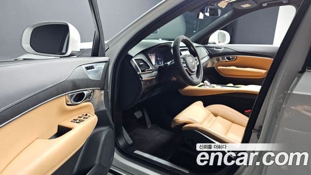 Volvo XC90 2023 — Фото 10/20