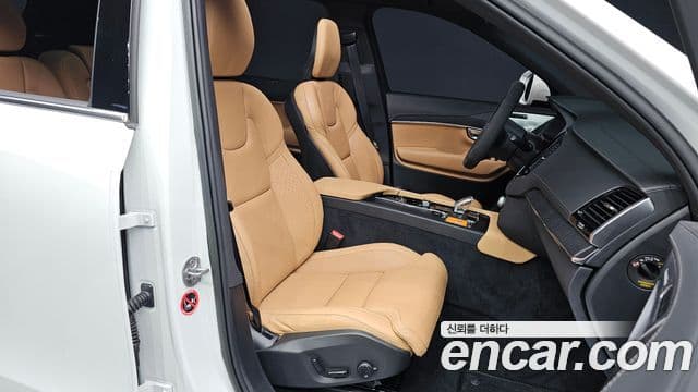 Volvo XC90 2023 — Фото 11/20