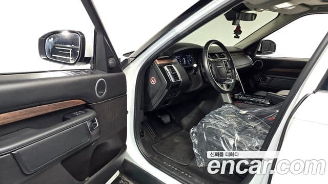 Land Rover Discovery 5 2019 — Şəkil 10/20
