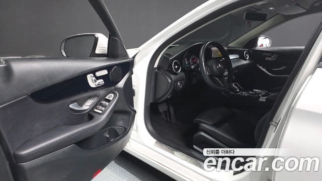 Mercedes-Benz C-Class 2019 — Şəkil 10/20