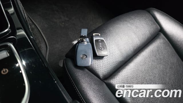 Mercedes-Benz C-Class 2019 — Şəkil 17/20