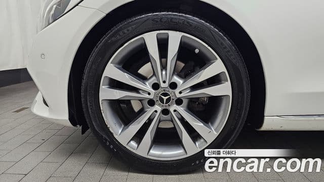 Mercedes-Benz C-Class 2018 — Şəkil 24/31