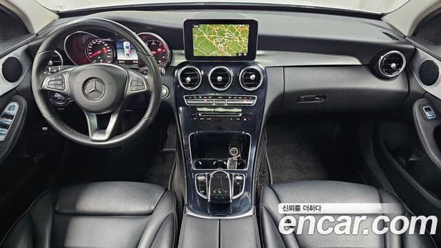 Mercedes-Benz C-Class 2018 — Şəkil 30/31