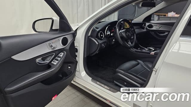 Mercedes-Benz C-Class 2018 — Şəkil 14/31