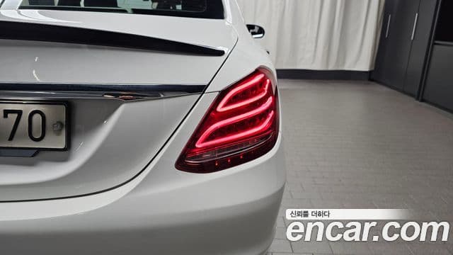 Mercedes-Benz C-Class 2018 — Şəkil 22/31