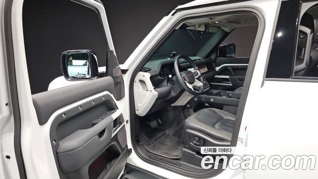 Land Rover Defender 2020 — ფოტო 8/20