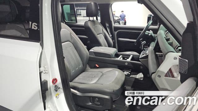 Land Rover Defender 2020 — ფოტო 12/20