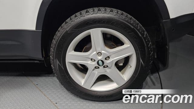 Land Rover Defender 2020 — Photo 19/35