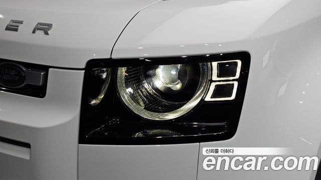 Land Rover Defender 2020 — Photo 25/35