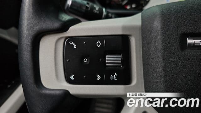 Land Rover Defender 2020 — Photo 16/35
