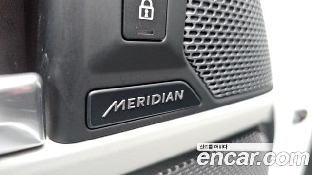 Land Rover Defender 2020 — Photo 15/35