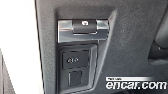 Land Rover Defender 2020 — Photo 31/35