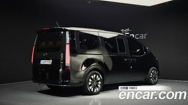 Hyundai Staria 2021 — ფოტო 2/20