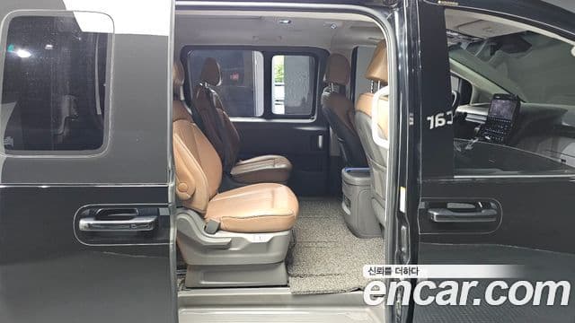 Hyundai Staria 2021 — ფოტო 11/20