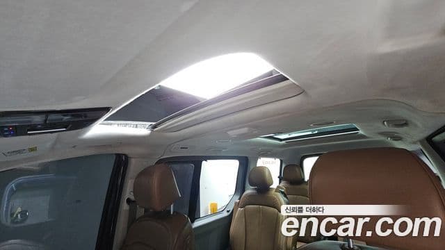 Hyundai Staria 2021 — ფოტო 15/20