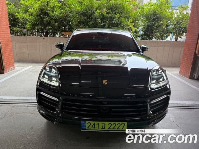 Porsche Cayenne 2023 — Photo 1/17