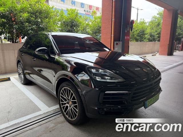 Porsche Cayenne 2023 — Photo 6/17