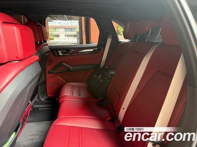 Porsche Cayenne 2023 — Photo 5/17