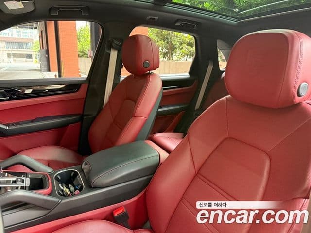 Porsche Cayenne 2023 — Photo 15/17