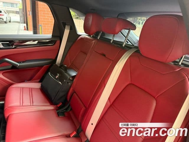Porsche Cayenne 2023 — Photo 17/17