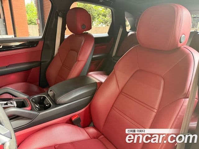 Porsche Cayenne 2023 — Photo 8/17