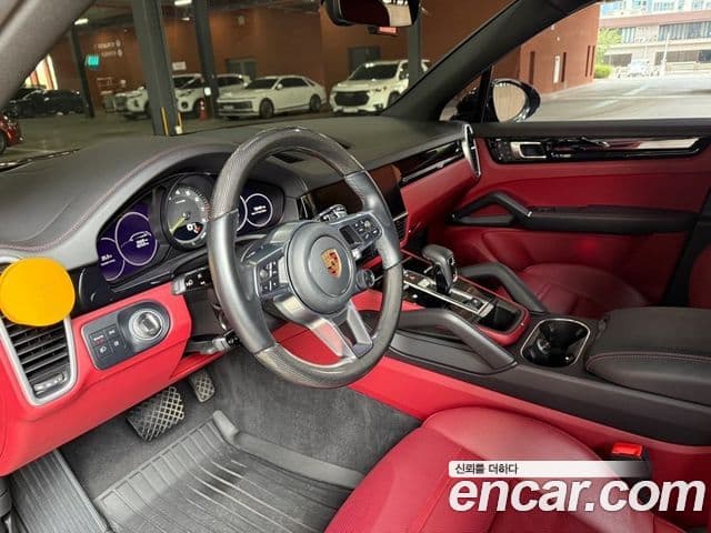 Porsche Cayenne 2023 — Photo 7/17