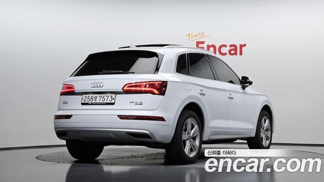 Audi Q5 2020 — ფოტო 2/20