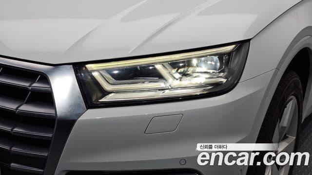 Audi Q5 2020 — ფოტო 24/33