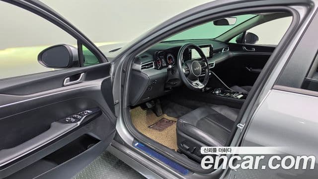 Kia K5 2022 — Şəkil 10/20