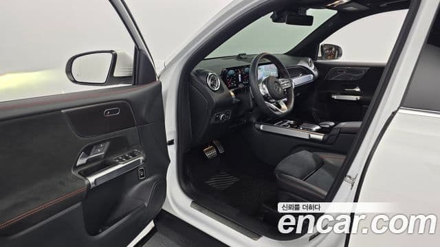 Mercedes-Benz GLB-Class 2022 — Şəkil 10/20