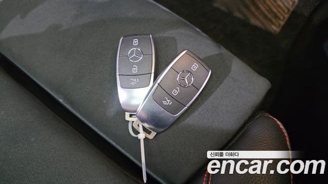 Mercedes-Benz GLB-Class 2022 — Şəkil 16/20