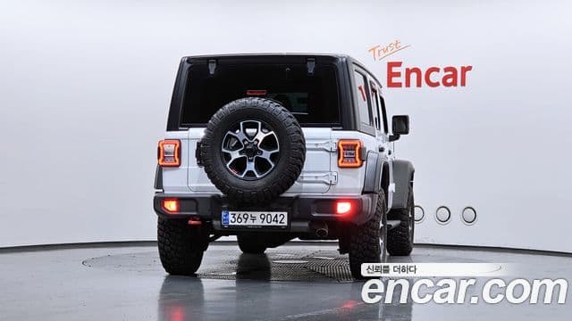 Jeep Wrangler 2023 — ფოტო 4/20