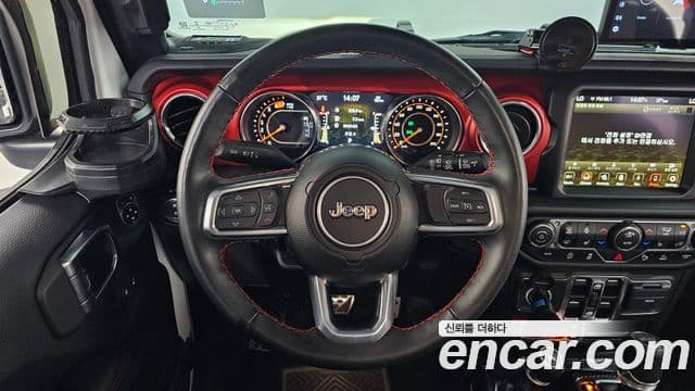 Jeep Wrangler 2023 — ფოტო 13/20
