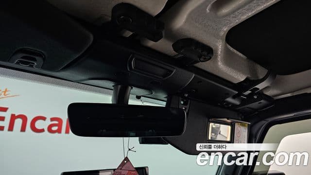 Jeep Wrangler 2023 — ფოტო 19/20