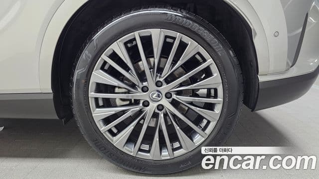 Lexus RX350h 2023 — Photo 7/31