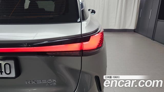 Lexus RX350h 2023 — Photo 17/31