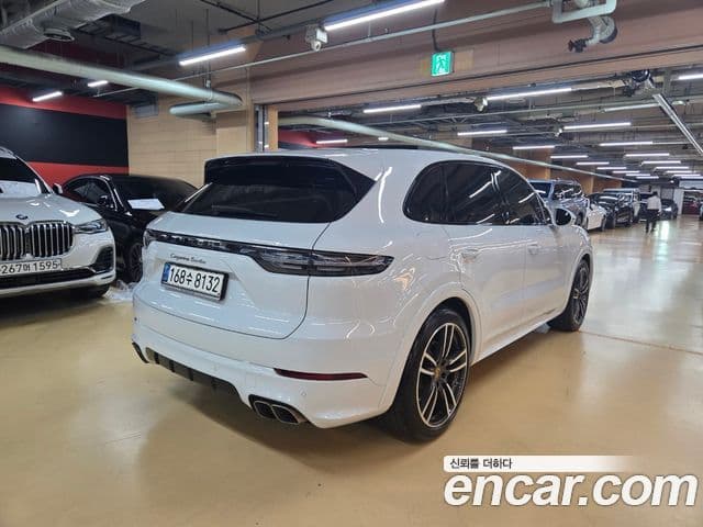 Porsche Cayenne 2021 — ფოტო 3/20