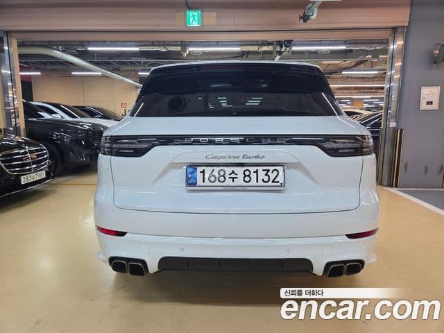 Porsche Cayenne 2021 — ფოტო 13/20