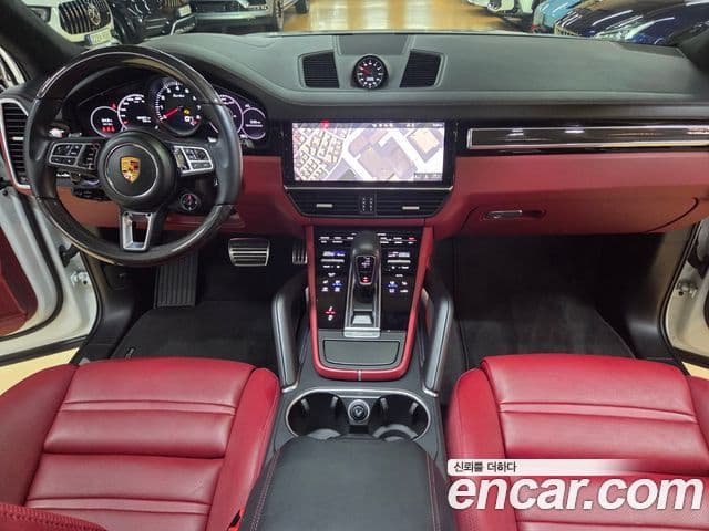 Porsche Cayenne 2021 — ფოტო 18/20
