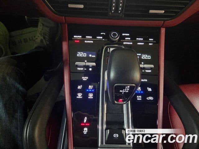 Porsche Cayenne 2021 — ფოტო 16/20