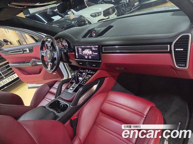 Porsche Cayenne 2021 — ფოტო 19/20