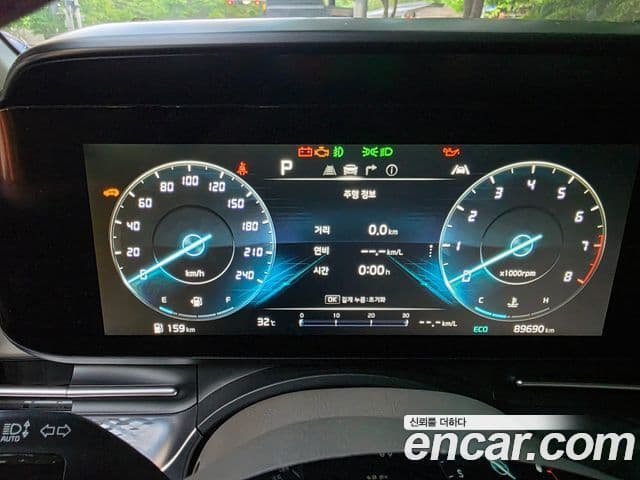 Kia Carnival 2021 — фото 8 из 16