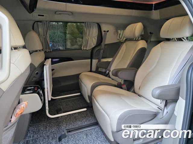 Kia Carnival 2021 — фото 12 из 16
