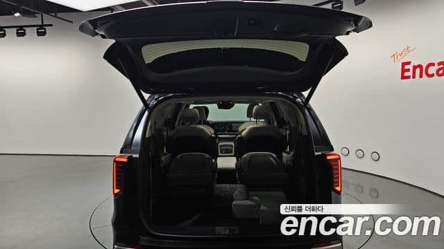 Kia Carnival 2024 — ფოტო 18/20