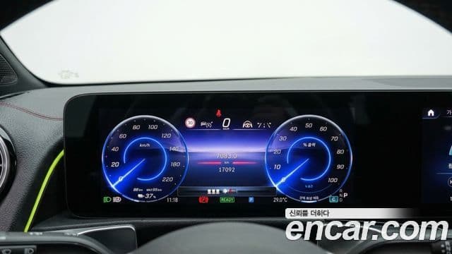 Mercedes-Benz EQB 2025 — ფოტო 11/12